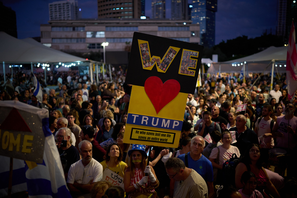 People gather to celebrate following the announcement that Israel and Hamas have agreed to the first phase of a peace plan to pause the fighting, at a plaza known as Hostages Square in Tel Aviv, Israel, Thursday, Oct. 9, 2025. (AP Photo/Emilio Morenatti)