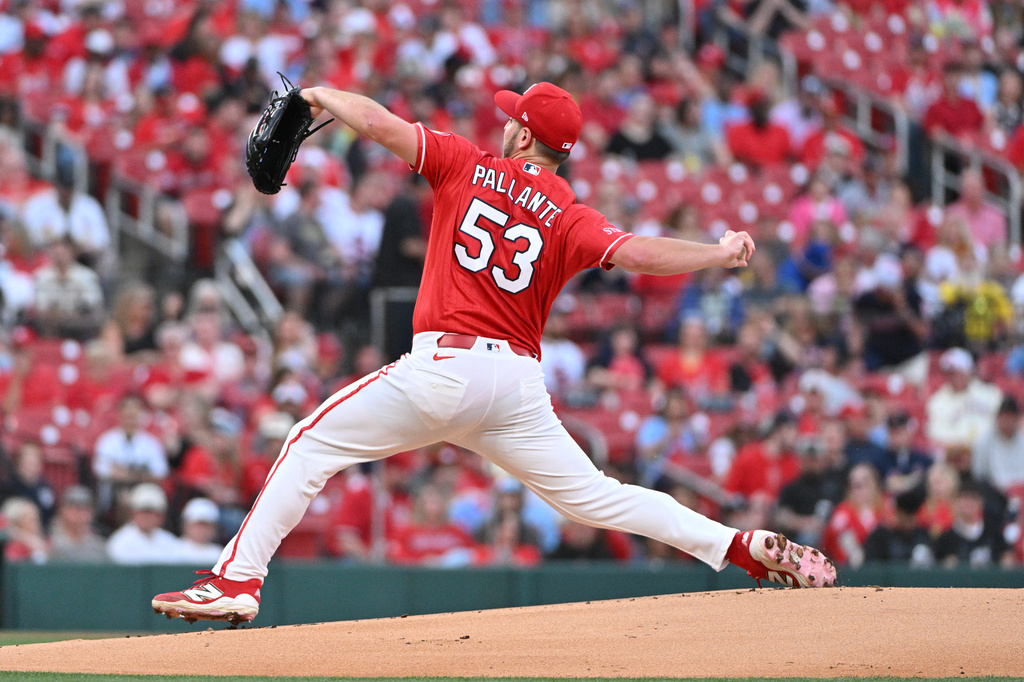 St. Louis Cardinals pitcher Andre Pallante delivers against the Seattle Mariners during the first inning of a baseball game, Friday, April 24, 2026, in St. Louis. (AP Photo/Jeff Le)