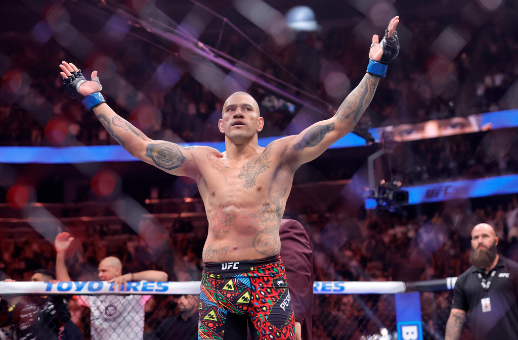 Alex Pereira, of Brazil, celebrates after defeating UFC light heavyweight champion Magomed Ankalaev, of Russia during the UFC 320 mixed martial arts bout Saturday, Oct. 4, 2025, in Las Vegas. (Steve Marcus/Las Vegas Sun via AP)