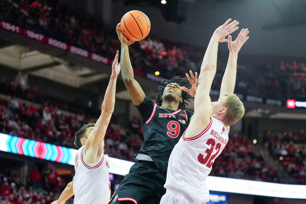 Rutgers' Dylan Grant (9) shoots against Wisconsin's Aleksas Bieliauskas (32) during the first half of an NCAA college basketball game Saturday, Jan. 17, 2026, in Madison, Wis. (AP Photo/Andy Manis)