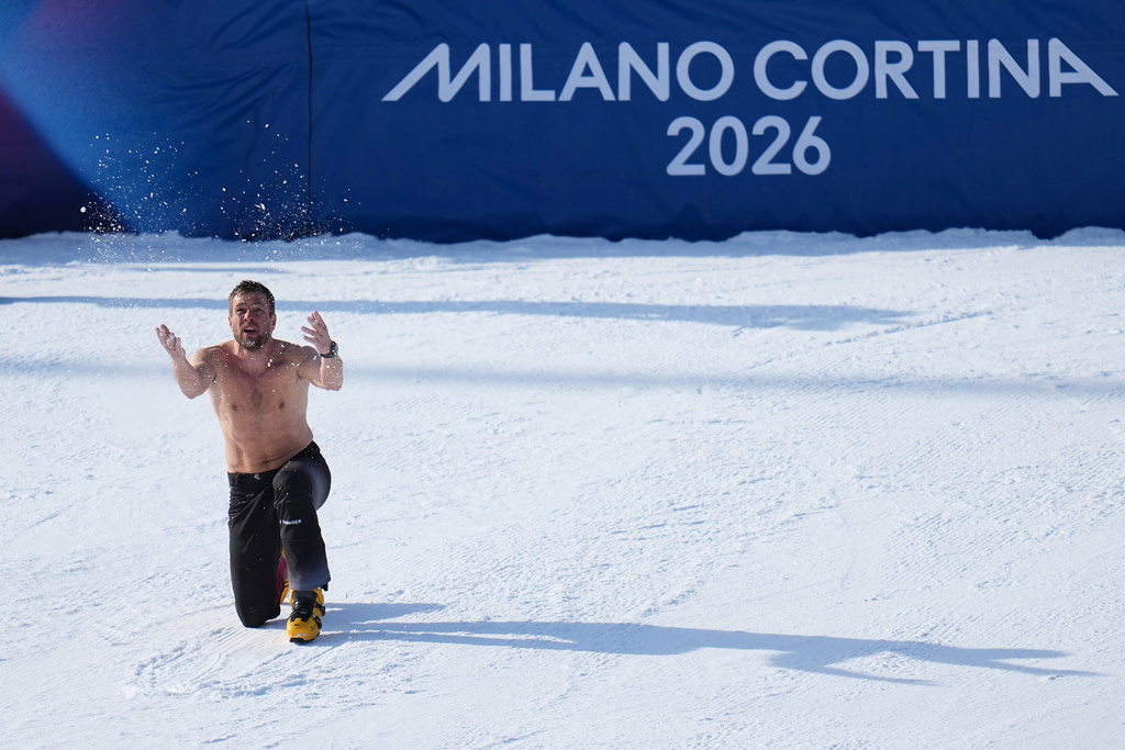 Austria's Benjamin Karl celebrates after winning the gold medal in men's snowboarding parallel giant slalom finals at the 2026 Winter Olympics, in Livigno, Italy, Sunday, Feb. 8, 2026. (AP Photo/Gregory Bull)