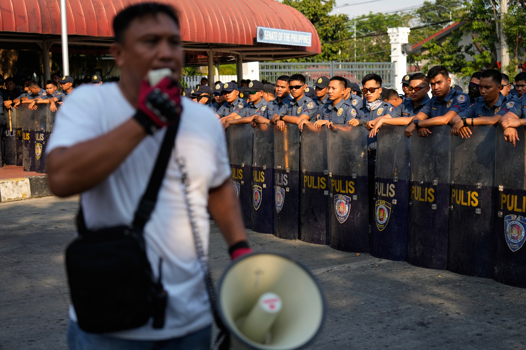 Policemen secure the perimeter of the Philippine Senate as supporters of Senator Ronald dela Rosa and Vice President Sara Duterte hold rallies in Pasay, Philippines on Tuesday, May 12, 2026. (AP Photo/Aaron Favila)