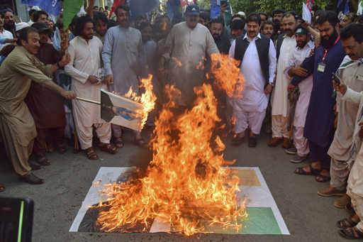 Iran's top diplomat is in Pakistan to mediate in escalation with India ...
