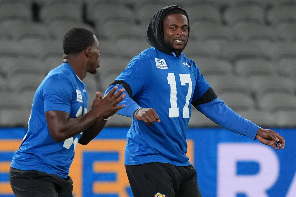 Los Angeles Rams wide receiver Davante Adams, right, works out during a practice session for an NFL football game against the San Francisco 49ers., in Melbourne, Australia, Thursday, Sept. 10, 2026.(AP Photo/Asanka Brendon Ratnayake)