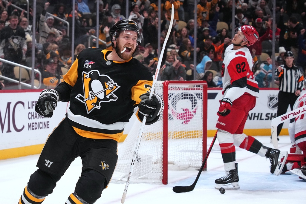 Pittsburgh Penguins' Anthony Mantha (39) celebrates his second goal of the game during the second period of an NHL hockey game against the Carolina Hurricanes in Pittsburgh, Tuesday, Dec. 30, 2025. (AP Photo/Gene J. Puskar)