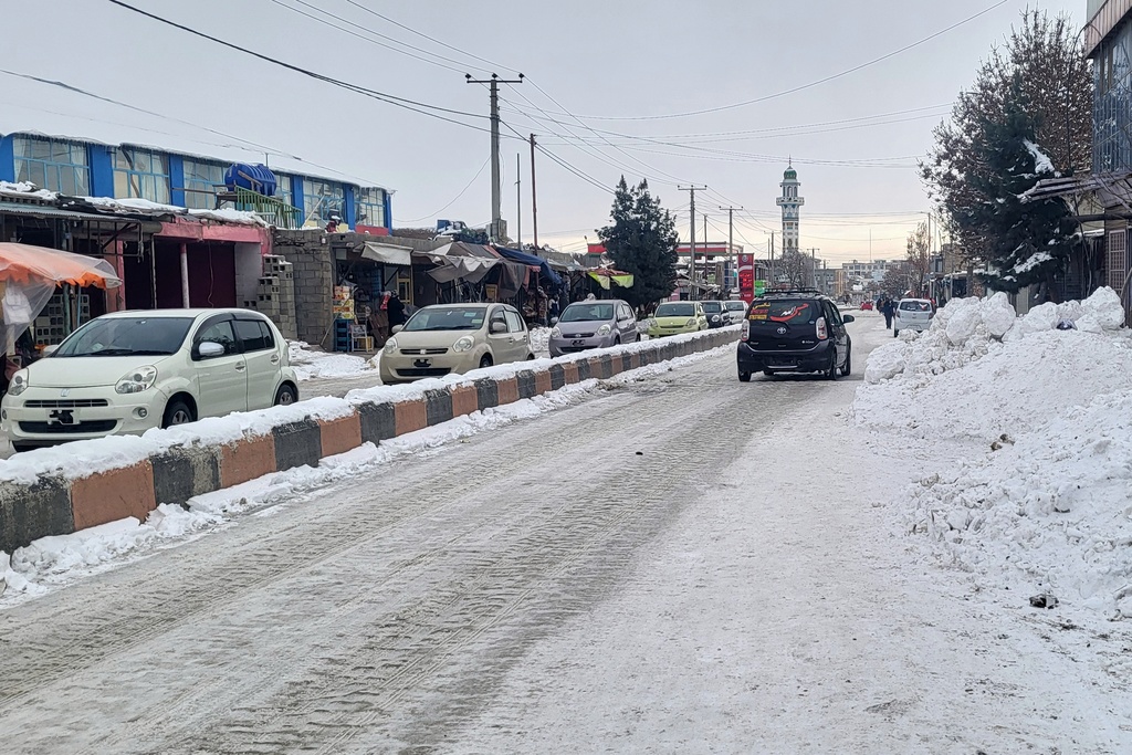 Snow covers the streets of the town of Ghazni , southwest from Kabul, Sunday, Jan. 24, 2025. Heavy snow and rainfall over the past three days have killed and injured scores of people across Afghanistan, the country's disaster management authority said Saturday.(AP Photo/Mohammad Amin)