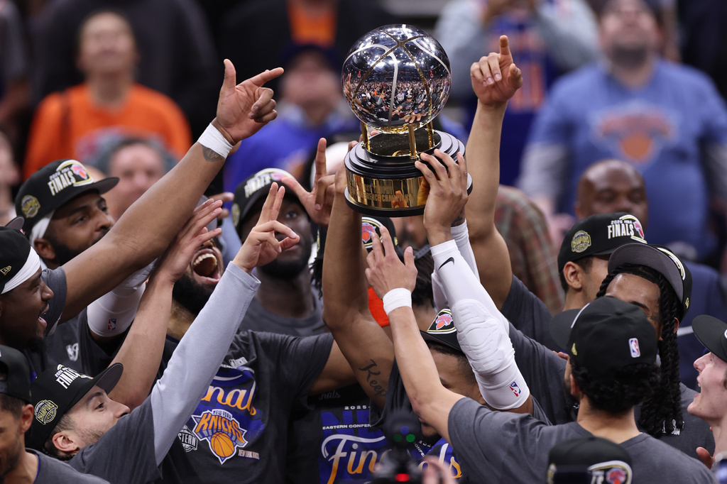 The New York Knicks hold the Eastern Conference Championship trophy after Game 4 in the Eastern Conference finals NBA basketball playoffs series against the Cleveland Cavaliers in Cleveland, Monday, May 25, 2026. (AP Photo/Tim Phillis)