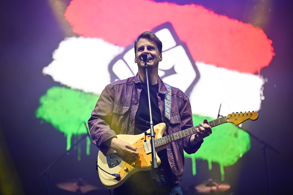 Benedek Szabó, frontman of the band Galaxisok, performs during an anti-government concert featuring dozens of the country's most popular performers in Budapest, Hungary, on Friday, April 10, 2026. (AP Photo/Denes Erdos)