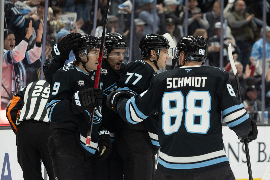Utah Mammoth celebrate right wing JJ Peterka's (77) goal against the Winnipeg Jets during the first period of an NHL hockey game, Sunday, Dec. 21, 2025, in Salt Lake City. (AP Photo/Melissa Majchrzak)