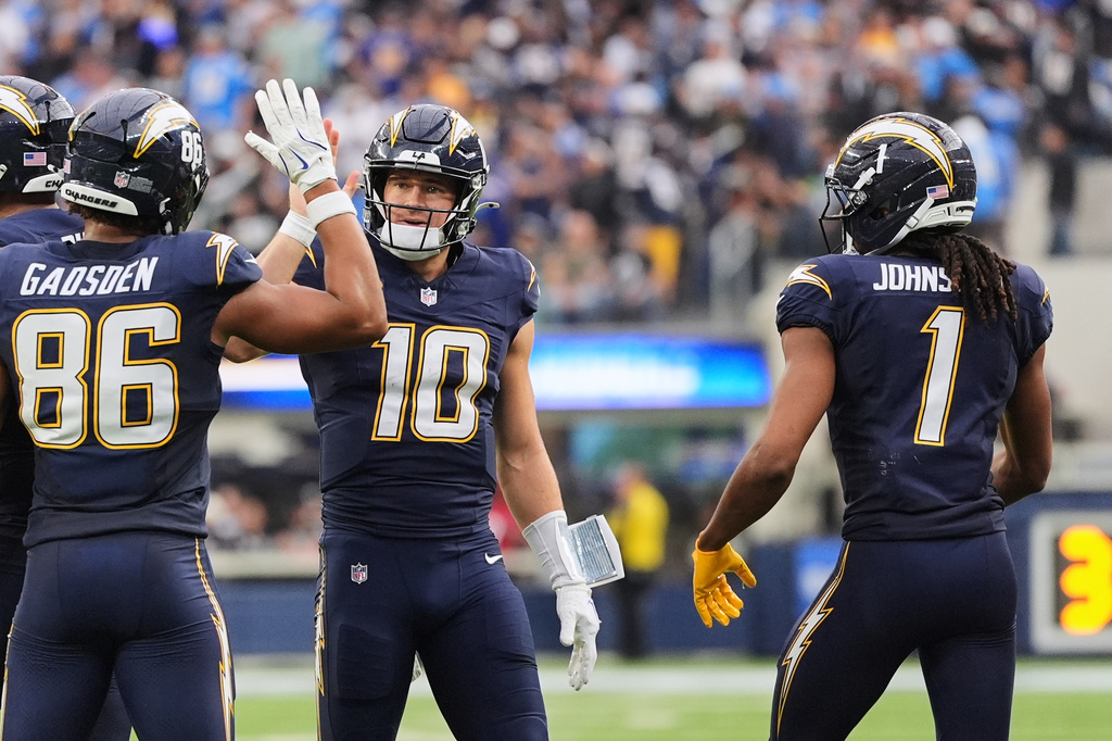 Los Angeles Chargers quarterback Justin Herbert (10) celebrates with tight end Oronde Gadsden II (86) after throwing a touchdown during the second half of an NFL football game against the Las Vegas Raiders, Sunday, Nov. 30, 2025, in Inglewood, Calif. (AP Photo/Jae C. Hong)