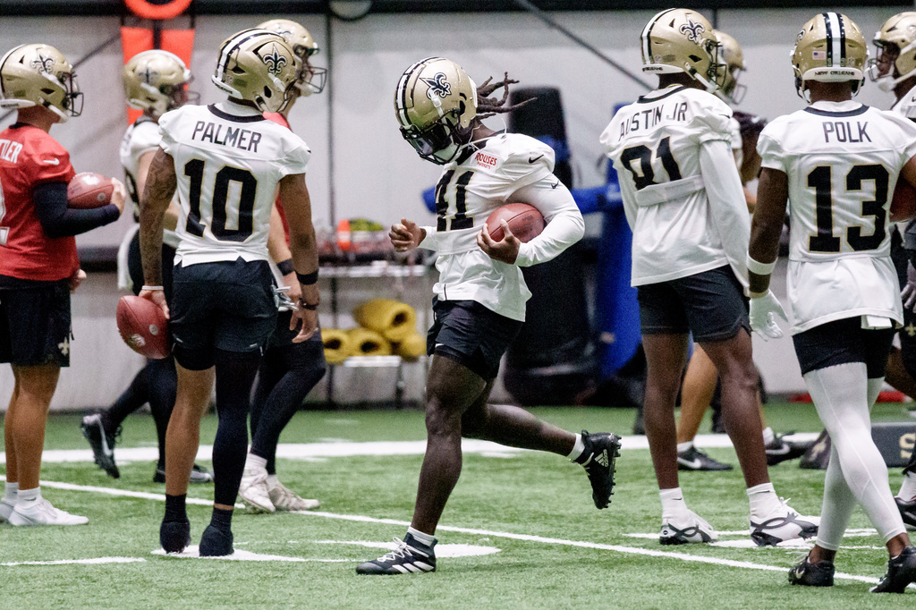 New Orleans Saints running back Alvin Kamara (41) runs during the NFL football team's practice in Metairie, La., Tuesday, June 16, 2026. (AP Photo/Matthew Hinton)
