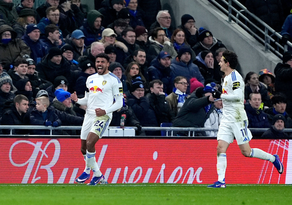Leeds United's James Justin, left, celebrates scoring during the English Premier League soccer match between Everton and Leeds United in Liverpool, England, Monday Jan. 26, 2026. (Peter Byrne/PA via AP)