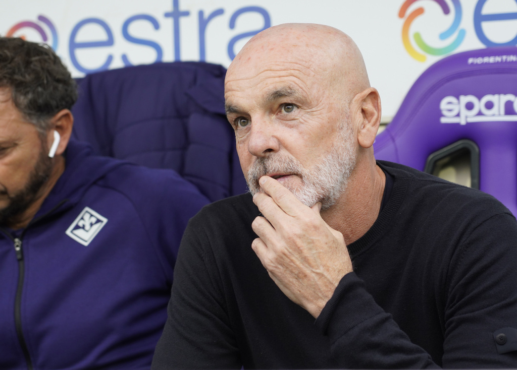 Fiorentina's head coach Stefano Pioli gestures during the Serie A soccer match between Fiorentina and Lecce at the Artemio Franchi stadium in Florence, center of Italy, Sunday, Nov. 2, 2025. (Marco Bucco/LaPresse via AP)