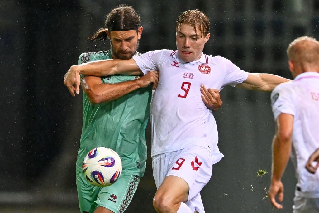 Belarus' Pavel Zabelin, left, challenges for the ball with Denmark's Rasmus Hojlund during the World Cup qualifying soccer match between Belarus and Denmark at the ZTE Arena stadium, Zalaegerszeg, Hungary, Thursday, Oct. 9, 2025. (AP Photo/Denes Erdos)