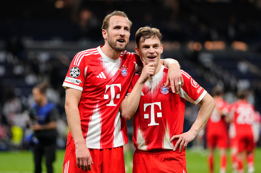 Bayern's Harry Kane, left, and teammate Joshua Kimmich look at the fans after the Champions League quarterfinal first leg soccer match between Real Madrid and Bayern Munich in Madrid, Spain, Tuesday, April 7, 2026. (AP Photo/Jose Breton)