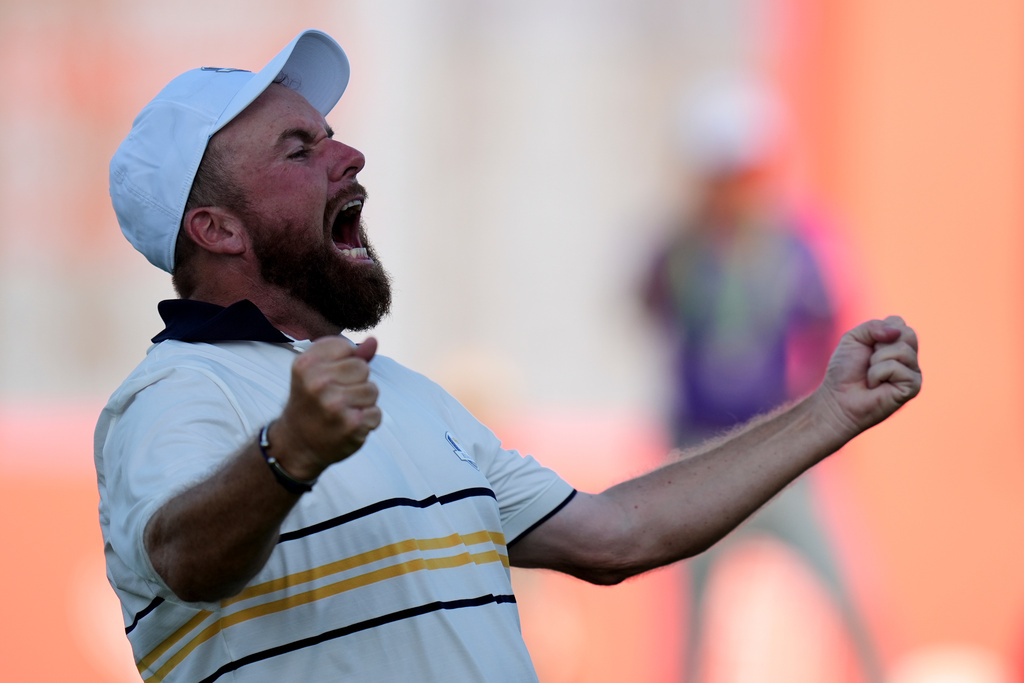 Europe's Shane Lowry celebrates after making the winning putt putt on the 18th hole during their singles match on the Bethpage Black golf course at the Ryder Cup golf tournament, Sunday, Sept. 28, 2025, in Farmingdale, N.Y. (AP Photo/Seth Wenig)