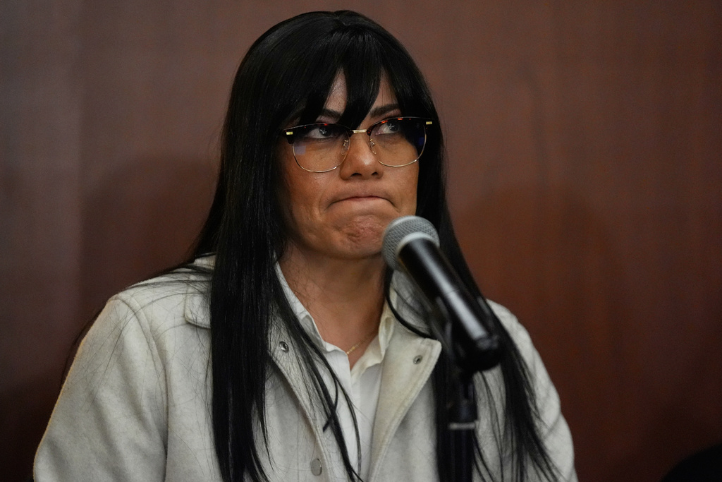 Vanesa Guzman Sanchez, the partner of Juan Pedro Saldívar Farías, who was detained and sent by Mexican authorities to the US without formal extradition proceedings, gives a press conference in Mexico City, Monday, Jan. 26, 2026. (AP Photo/Fernando Llano)