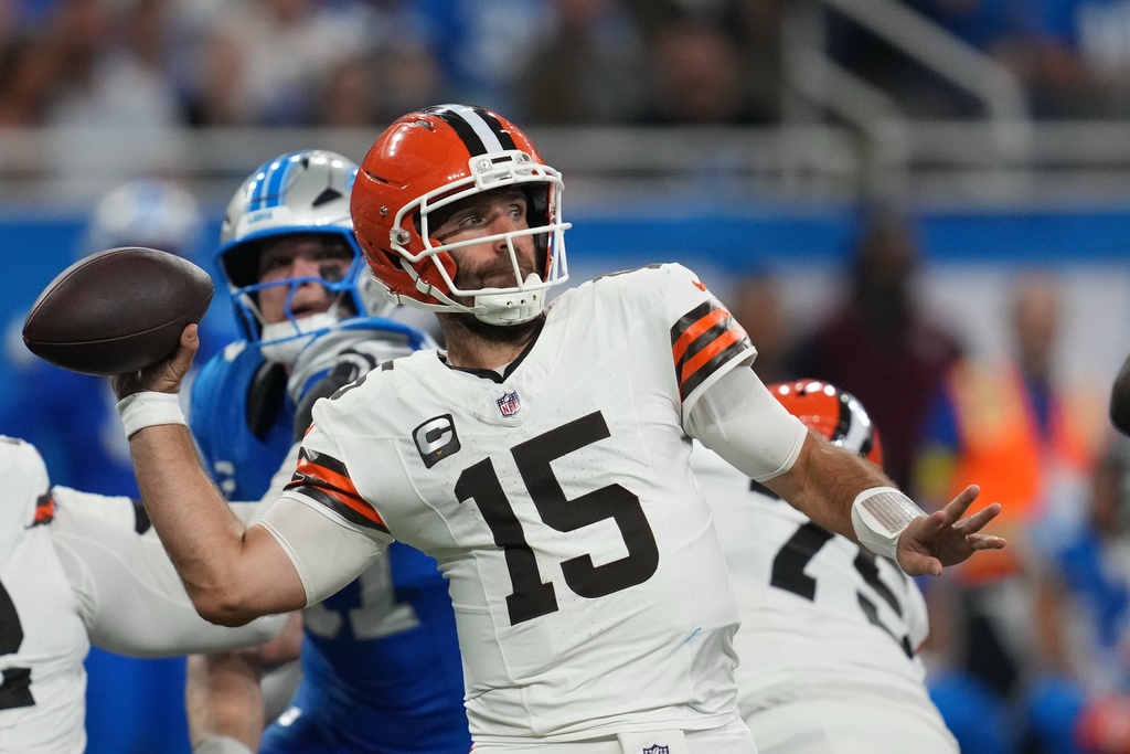 Cleveland Browns quarterback Joe Flacco (15) throws during the second half of an NFL football game against the Detroit Lions, Sunday, Sept. 28, 2025, in Detroit. (AP Photo/Paul Sancya)