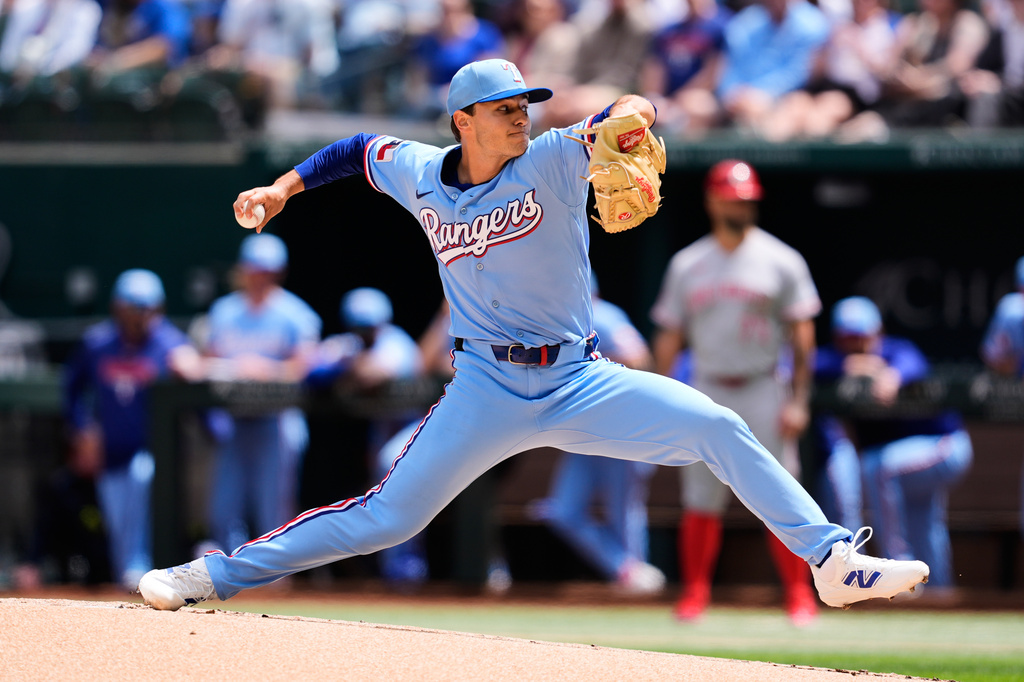 Texas Rangers pitcher Jack Leiter throws to the Cincinnati Reds in the first inning of a baseball game Sunday, April 5, 2026, in Arlington, Texas. (AP Photo/Tony Gutierrez)