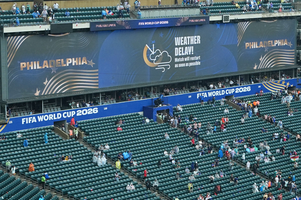 A sign advising fans of a weather delay is displayed during the World Cup Group I soccer match between France and Iraq in Philadelphia, Monday, June 22, 2026. (AP Photo/Matt Rourke)