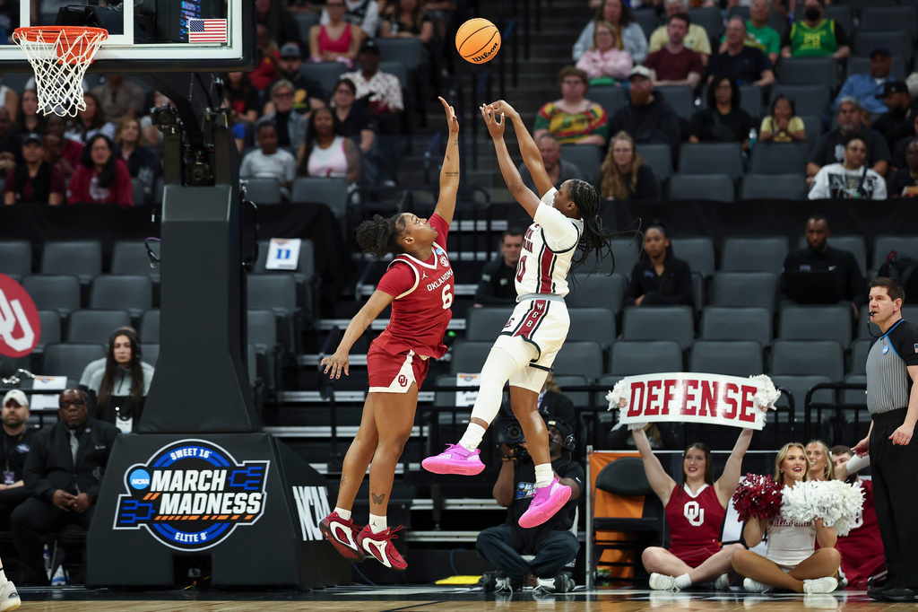South Carolina guard Ta'niya Latson, center right, shoots over Oklahoma forward Sahara Williams (6) during the first half in the Sweet 16 of the NCAA college basketball tournament Saturday, March 28, 2026, in Sacramento, Calif. (AP Photo/Sara Nevis)