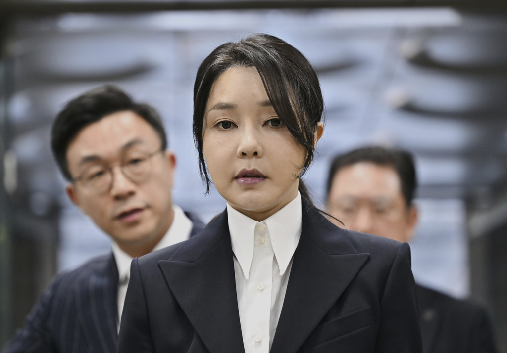 FILE - South Korea's former first lady Kim Keon Hee, wife of impeached former president Yoon Suk Yeol, arrives at a court to attend a hearing to review her arrest warrant requested by special prosecutors, in Seoul, South Korea, on Aug. 12, 2025. (Jung Yeon-je/Pool Photo via AP, File)