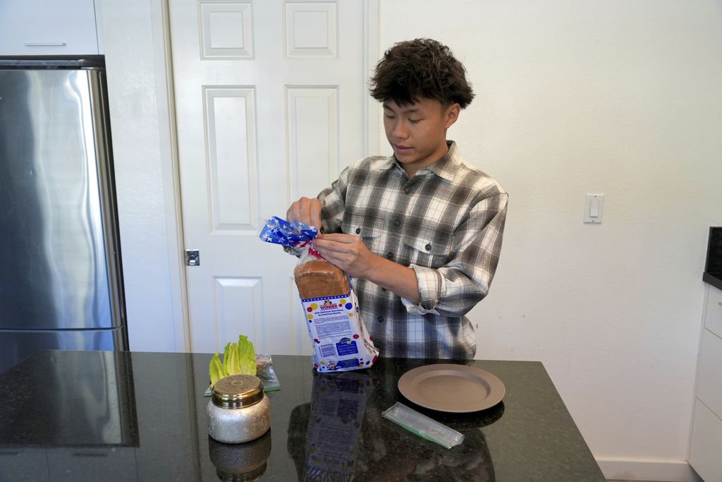 Braxton Kimura prepares food at home on Wednesday, Aug. 13, 2025, in San Jose, Calif. (AP Photo/Terry Chea)