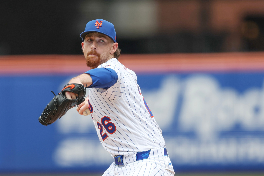 New York Mets pitcher Nolan McLean (26) throws during the first inning of a baseball game against the Miami Marlins, Sunday, May 31, 2026, in New York. (AP Photo/Heather Khalifa)