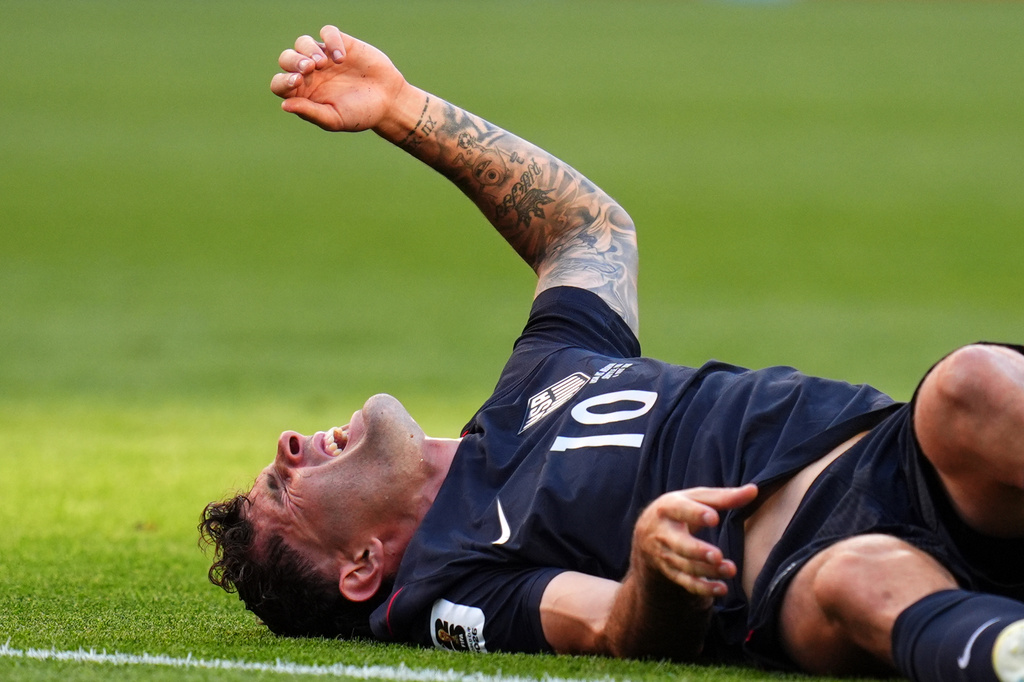 United States' Christian Pulisic (10) reacts after a challenge during the World Cup round of 16 soccer match in Seattle, Monday, July 6, 2026. (AP Photo/Manu Fernandez)