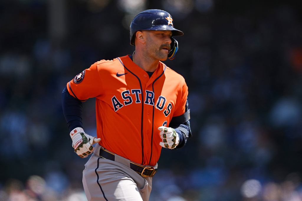 Houston Astros' Christian Walker rounds the bases after hitting a two-run home run during the first inning of a baseball game against the Chicago Cubs in Chicago, Saturday, May 23, 2026. (AP Photo/Paul Beaty)