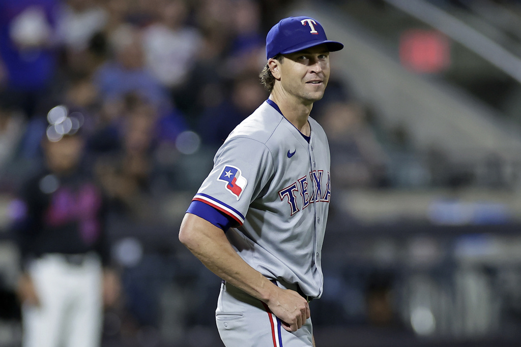 Texas Rangers pitcher Jacob deGrom reacts after getting New York Mets' Juan Soto to flyout during the sixth inning of a baseball game Friday, Sept. 12, 2025, in New York. (AP Photo/Adam Hunger)