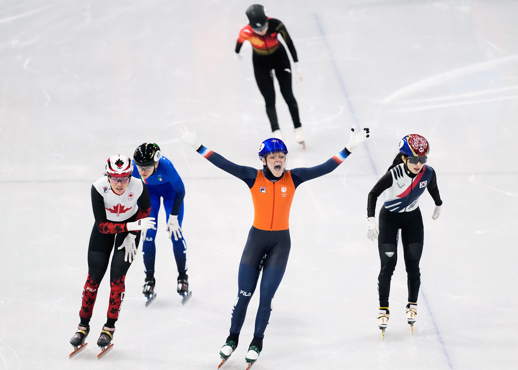 Gold medalist Xandra Velzeboer of the Netherlands celebrates after the short track speed skating women's 1000m at the 2026 Winter Olympics, in Milan, Italy, Monday, Feb. 16, 2026. (AP Photo/Natacha Pisarenko)