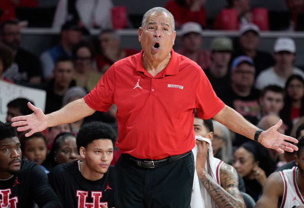 Houston head coach Kelvin Sampson argues a call during the second half of an NCAA college basketball game against the Colorado, Saturday, Feb. 28, 2026, in Houston. (AP Photo/Eric Christian Smith)