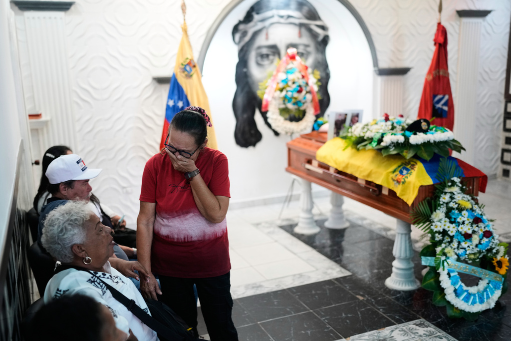 Ramona Palma, mother of Venezuelan soldier Cesar Garcia, mourns during his wake in Caracas, Venezuela, Wednesday, Jan. 7, 2026, after Garcia was killed in a U.S. raid that captured Venezuelan President Nicolas Maduro. (AP Photo/Matias Delacroix)