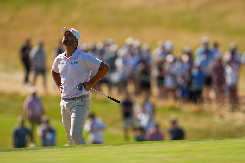 Wyndham Clark reacts to his shot on the ninth hole during the final round of the U.S. Open golf tournament at Shinnecock Hills Golf Club in Southampton, N.Y., Sunday, June 21, 2026. (AP Photo/George Walker IV)