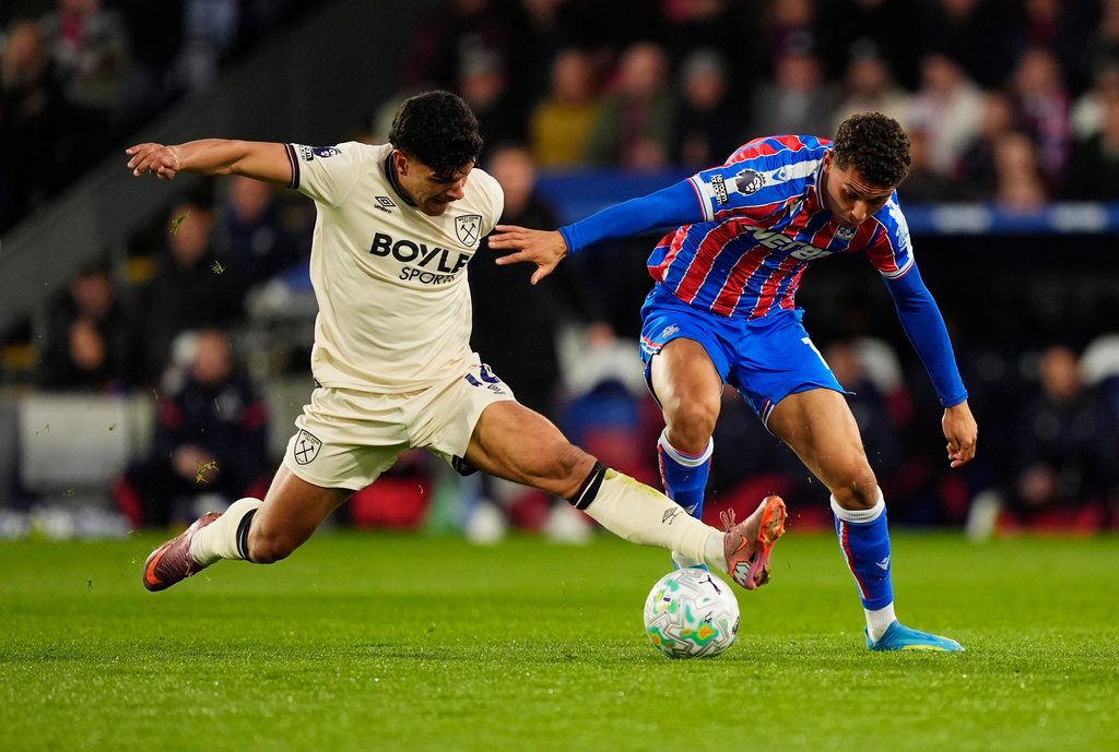 West Ham United's Mateus Fernandes and Crystal Palace's Brennan Johnson challenge for the ball during the English Premier League soccer match between Crystal Palace and West Ham United in London, England, Monday, April 20, 2026. (Jordan Pettitt/PA via AP)