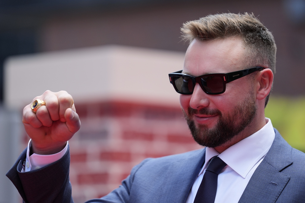 Seattle Mariners' Cal Raleigh arrives on the red carpet for the MLB baseball All-Star game, Tuesday, July 15, 2025, in Atlanta. (AP Photo/Brynn Anderson)