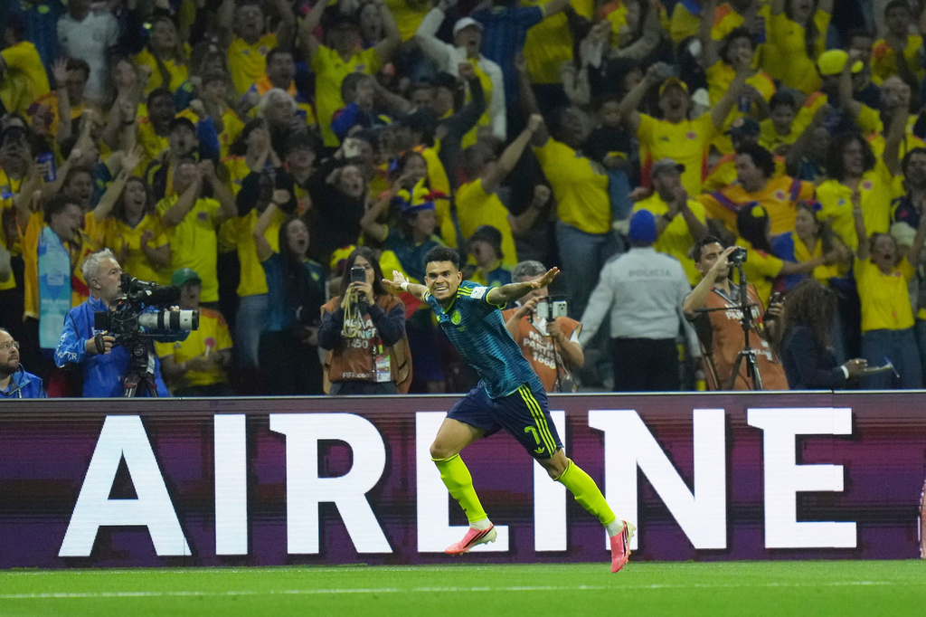 Colombia's Luis Diaz (7) celebrates after scoring his team's second goal during the World Cup Group K soccer match between Uzbekistan and Colombia in Mexico City, Wednesday, June 17, 2026. (AP Photo/Eduardo Verdugo)