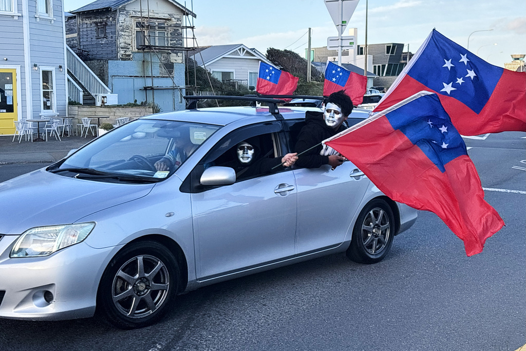 Toa Sāmoa fans react as they drive in convoy through the streets of Lyall Bay in Wellington, New Zealand, Saturday, Nov. 8, 2025 ahead of the Pacific Cup rugby league final against New Zealand in Sydney, Australia, Sunday Nov. 9. (AP Photo/Charlotte Graham-McLay)