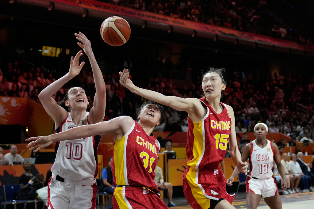United States' Breanna Stewart and China's Han Xu rebound during the Women's Basketball World Cup match between China and the United States in Berlin, Friday, Sept. 4, 2026. (AP Photo/Ebrahim Noroozi)
