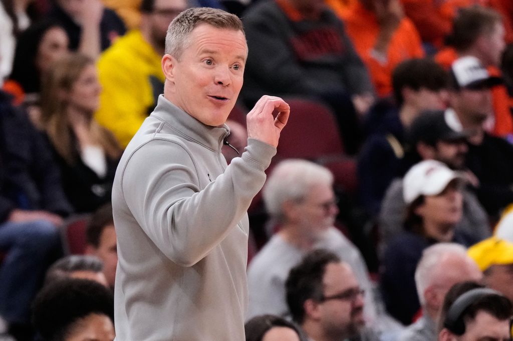 Michigan head coach Dusty May signals to his team during the first half of an NCAA college basketball game against Ohio State in the quarterfinals of the Big 10 Conference tournament, Friday, March 13, 2026, in Chicago. (AP Photo/Nam Y. Huh)