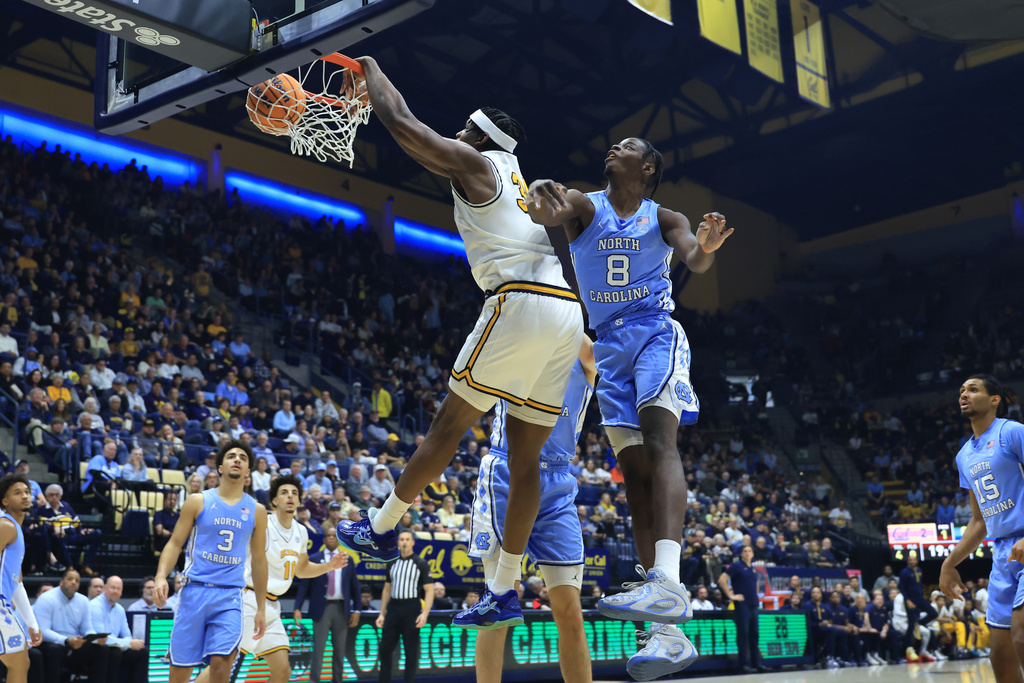 California forward Lee Dort, left, dunks the ball against North Carolina forward Caleb Wilson (8) during the first half of an NCAA college basketball game in Berkeley, Calif., Saturday, Jan. 17, 2026. (AP Photo/Jed Jacobsohn)