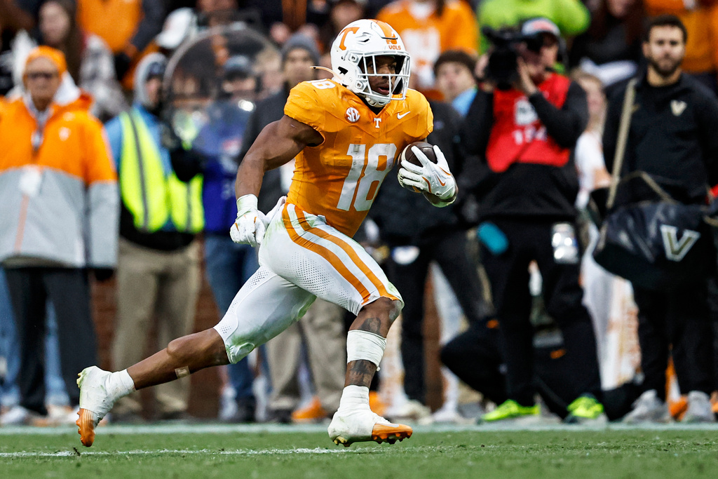 Tennessee running back Desean Bishop runs for a touchdown during the first half of an NCAA college football game against Vanderbilt, Saturday, Nov. 29, 2025, in Knoxville, Tenn. (AP Photo/Wade Payne)