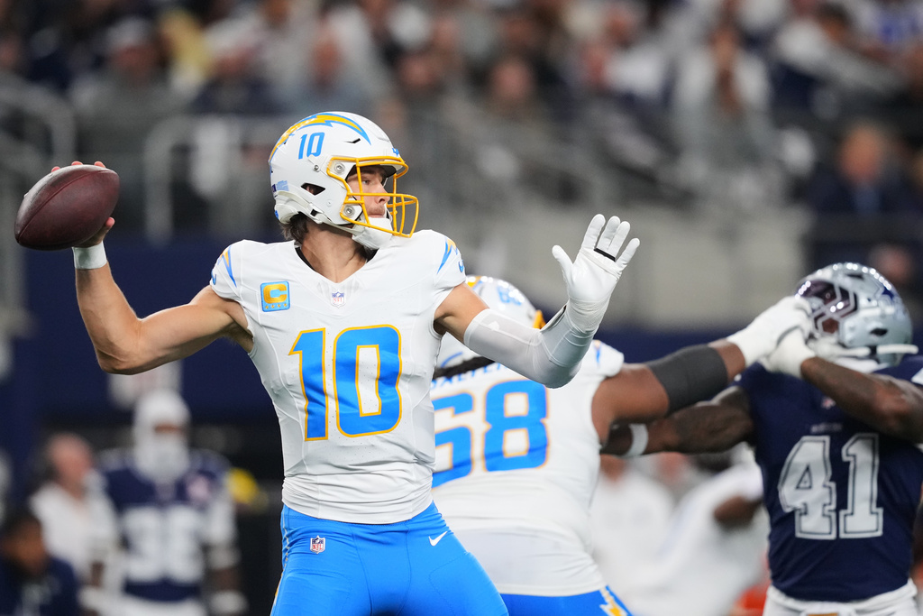 Los Angeles Chargers quarterback Justin Herbert (10) throws a pass during the first half of an NFL football game against the Dallas Cowboys Sunday, Dec. 21, 2025, in Arlington, Texas. (AP Photo/Julio Cortez)