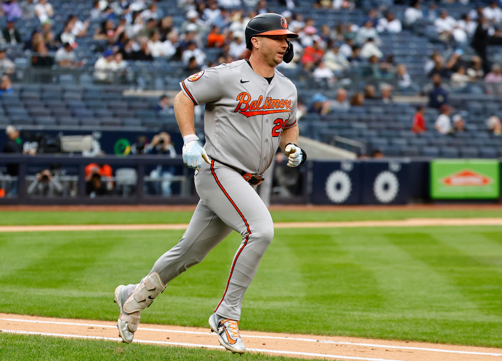 Baltimore Orioles' Pete Alonso runs the bases after hitting a home run against the New York Yankees during the third inning in the first baseball game of a doubleheader, Friday, Sept. 25, 2026, in New York. (AP Photo/Noah K. Murray)