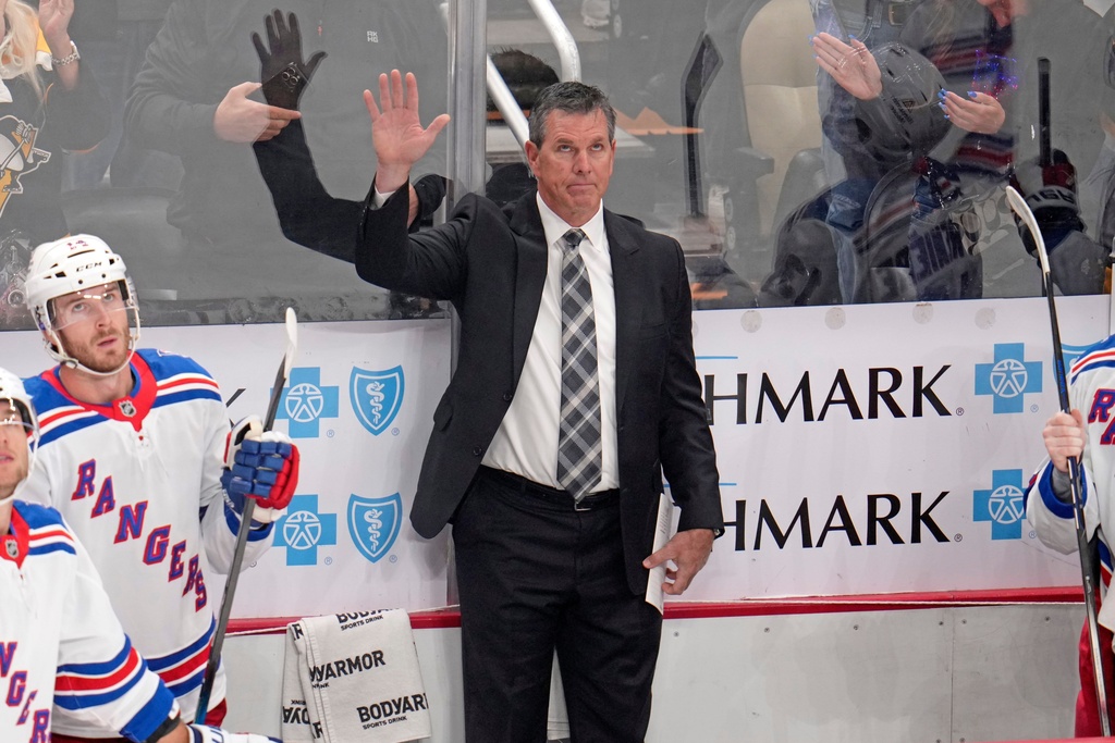 New York Rangers head coach Mike Sullivan acknowledges fans after a scoreboard tribute to his years a head coach of the Pittsburgh Penguins, during the first period of an NHL hockey game against the Pittsburgh Penguins in Pittsburgh, Saturday, Oct. 11, 2025. (AP Photo/Gene J. Puskar)