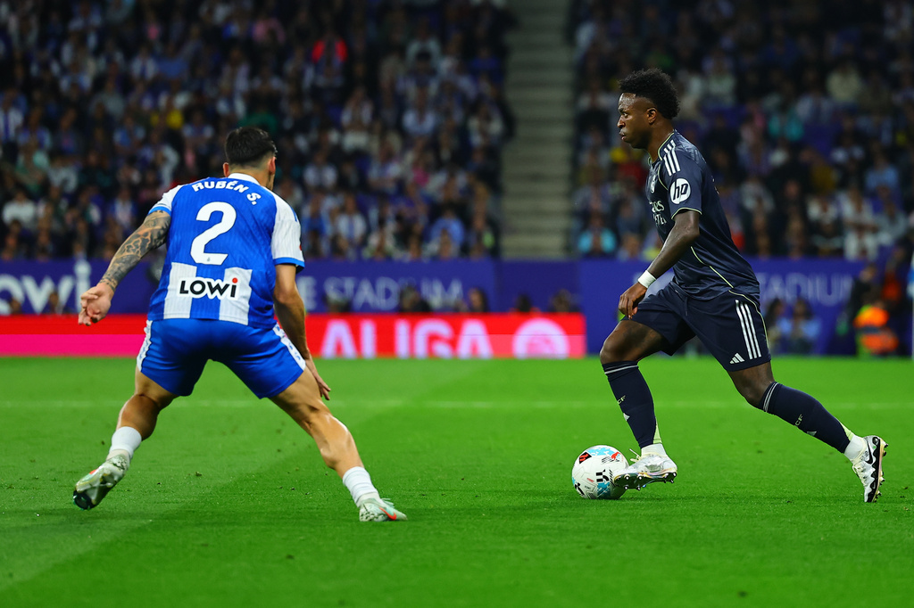 Espanyol's Ruben Sanchez guards Real Madrid's Vinicius Juniorduring the La Liga soccer match between Espanyol and Real Madrid in Barcelona Spain, Sunday, May 3, 2026. (AP Photo/)