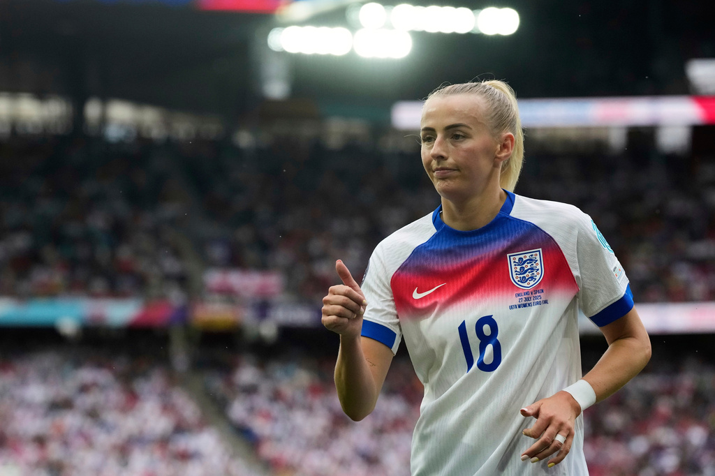 FILE - England's Chloe Kelly gestures during the Women's Euro 2025 final soccer match between England and Spain at St. Jakob-Park in Basel, Switzerland, Sunday, July 27, 2025. (AP Photo/Alessandra Tarantino, file)