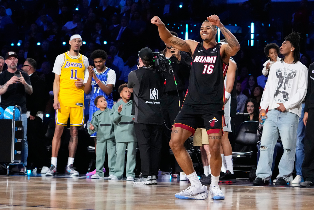 Miami Heat forward Keshad Johnson celebrates after dunking during the slam dunk contest at the NBA basketball All-Star weekend festivities Saturday, Feb. 14, 2026, in Inglewood, Calif. (AP Photo/Mark J. Terrill)