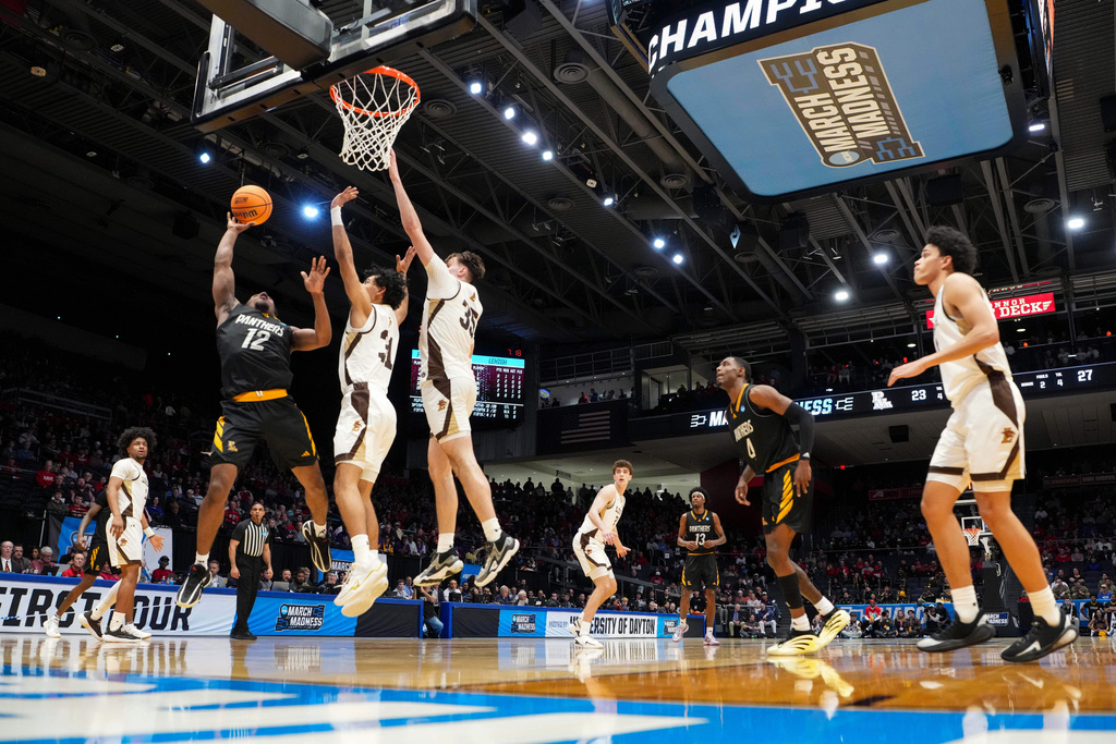 Prairie View A&M guard Lance Williams (12) shoots against Lehigh guard Jalen Vazquez (31) during the first half of a First Four college basketball game in the NCAA Tournament in Dayton, Ohio, Wednesday, March 18, 2026. (AP Photo/Jeff Dean)